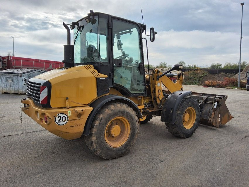 CATERPILLAR 908H - Натоварувач на тркала: слика 2 CATERPILLAR 908H - Натоварувач на тркала: слика 2