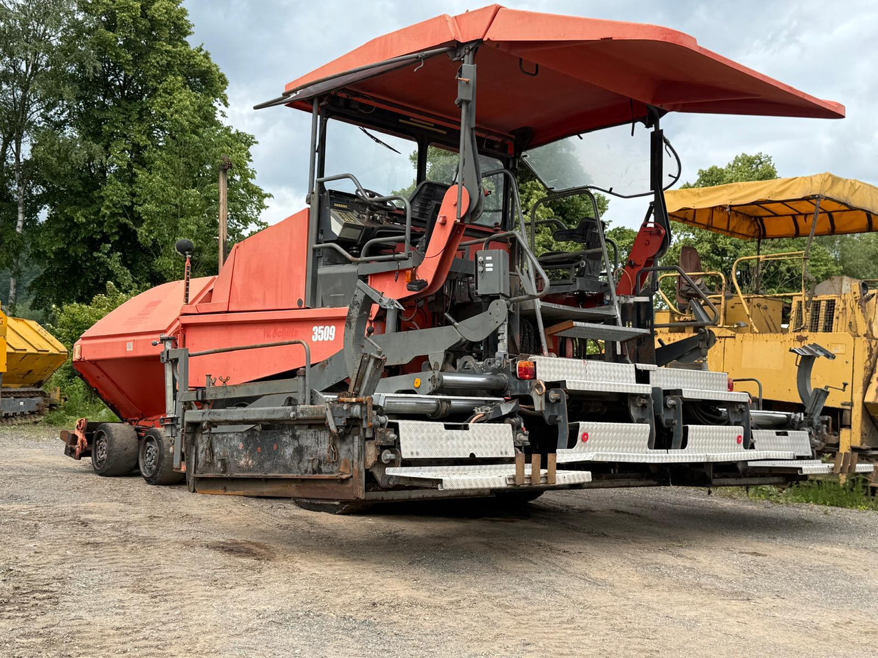Demag-Dynapac DF135P powerfull 4-axle-paver - Асфалтен поплочувач: слика 1 Demag-Dynapac DF135P powerfull 4-axle-paver - Асфалтен поплочувач: слика 1