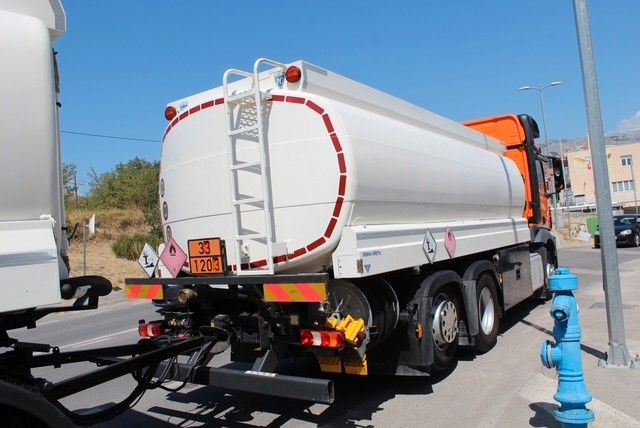 Mercedes-Benz Actros 2548 6x2/4 - Камион цистерна: слика 4 Mercedes-Benz Actros 2548 6x2/4 - Камион цистерна: слика 4