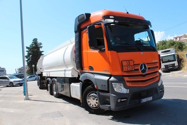 Mercedes-Benz Actros 2548 6x2/4 - Камион цистерна: слика 2 Mercedes-Benz Actros 2548 6x2/4 - Камион цистерна: слика 2