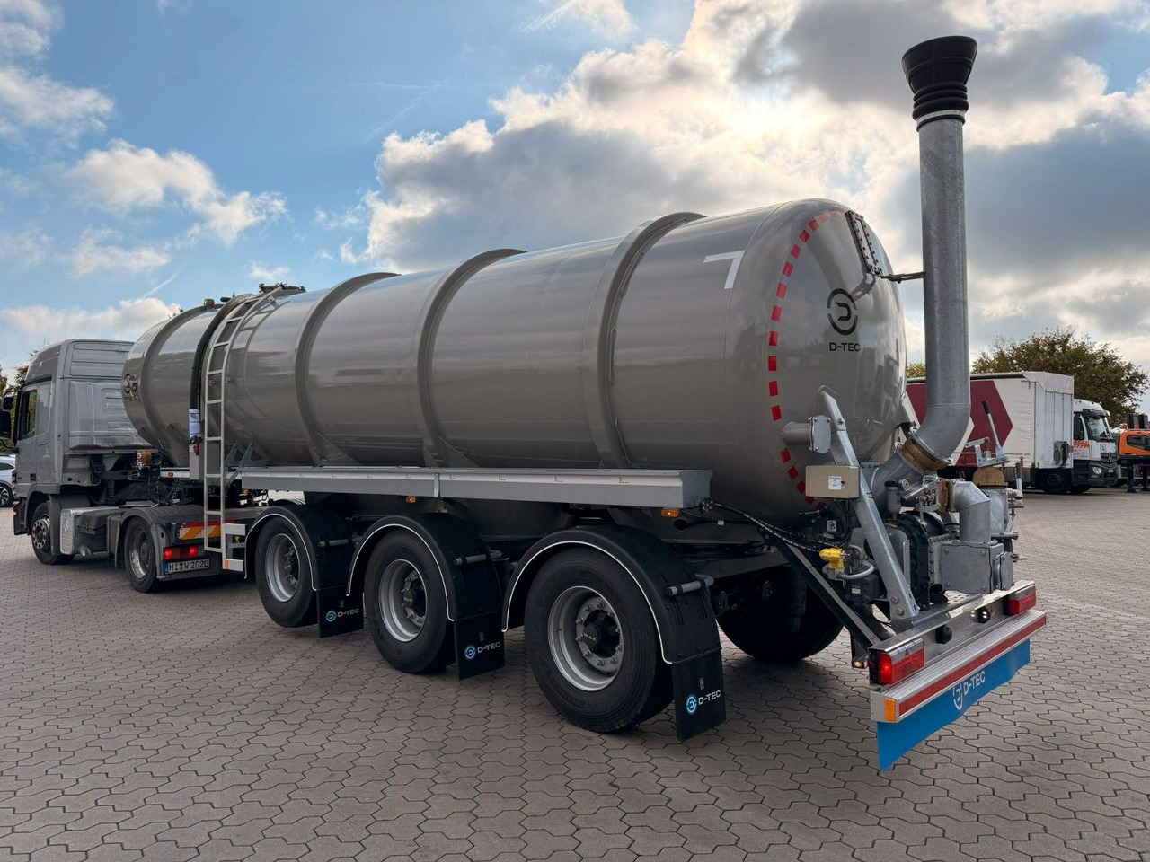 D-TEC Gülletanker 30m³ mit Zwangslenkung - Полуприколка цистерна: слика 3 D-TEC Gülletanker 30m³ mit Zwangslenkung - Полуприколка цистерна: слика 3