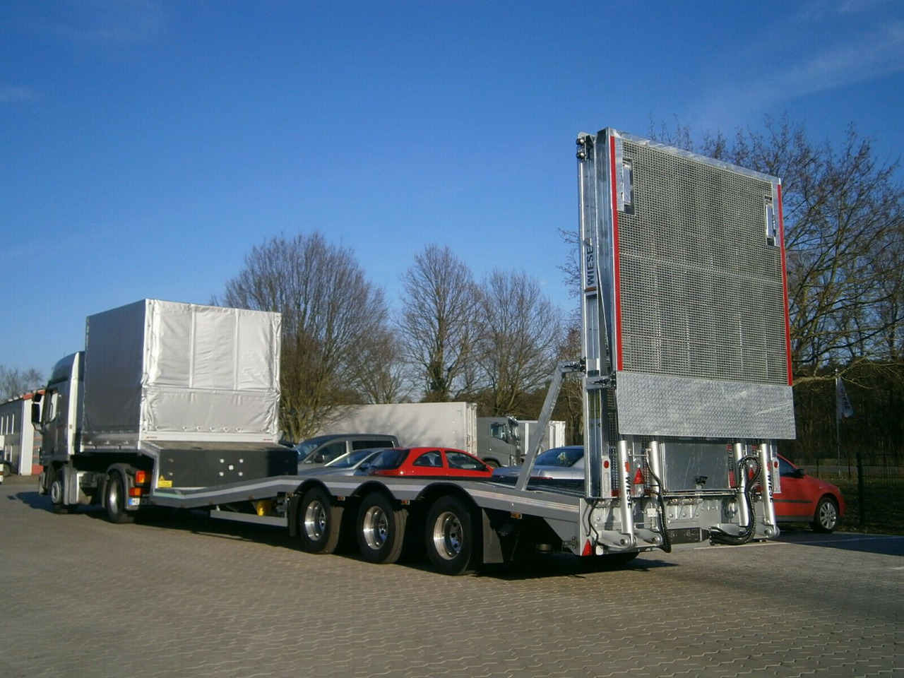 Gabelstaplertransporter Tiefbett Rampen - Полуприколка за низок утовар: слика 1 Gabelstaplertransporter Tiefbett Rampen - Полуприколка за низок утовар: слика 1