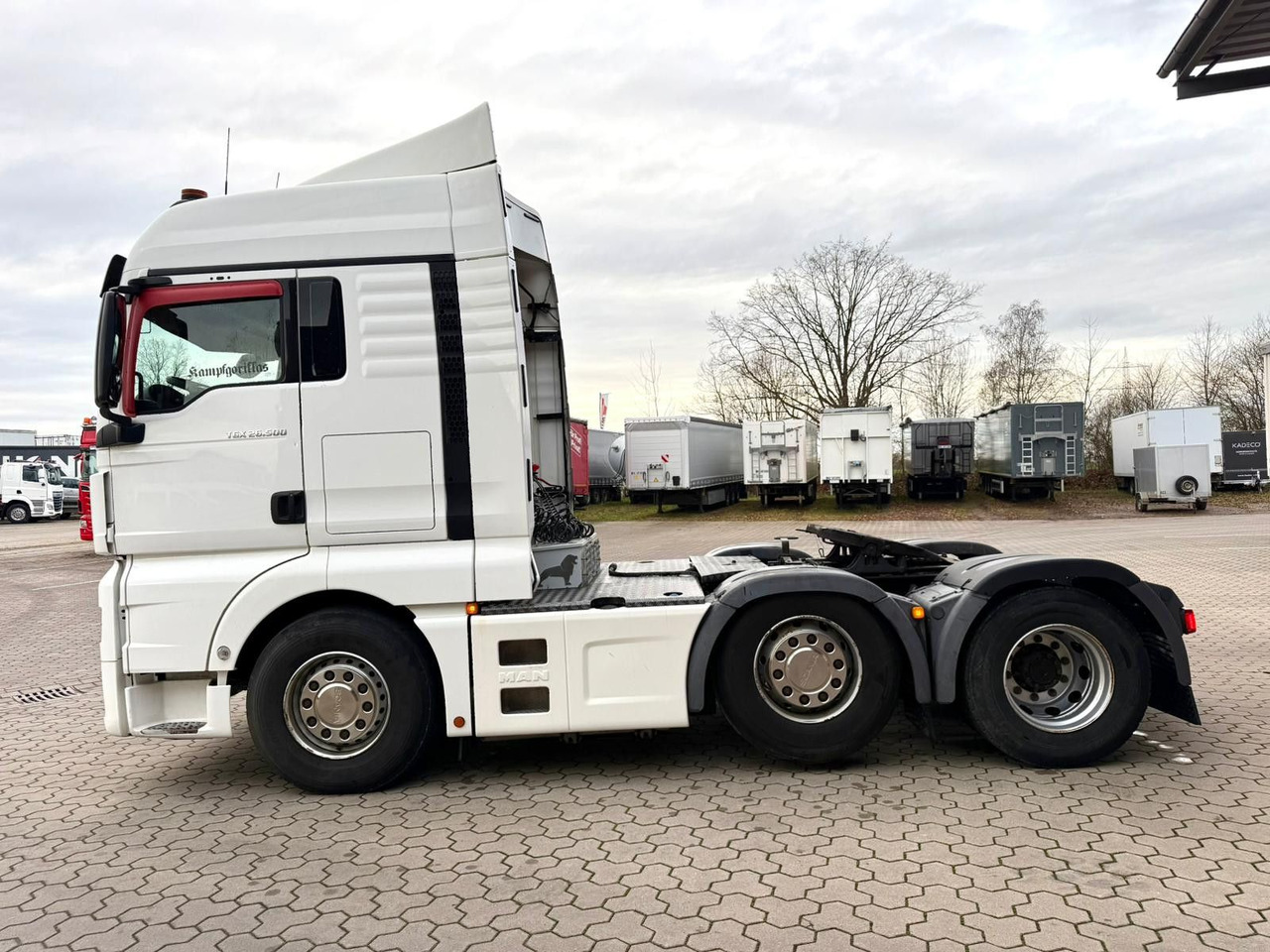MAN TGX 26.500 6x2 Hydraulik Exklusiv Innenraum - Камион влекач: слика 5 MAN TGX 26.500 6x2 Hydraulik Exklusiv Innenraum - Камион влекач: слика 5