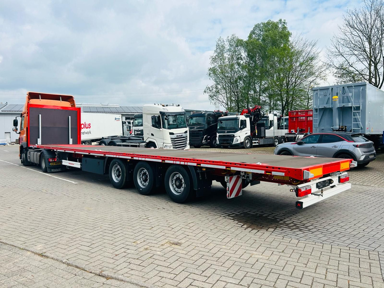 Kässbohrer K.SFS M Mega Plattform Auflieger Sofort Verfügba - Полуприколка платформа: слика 3 Kässbohrer K.SFS M Mega Plattform Auflieger Sofort Verfügba - Полуприколка платформа: слика 3