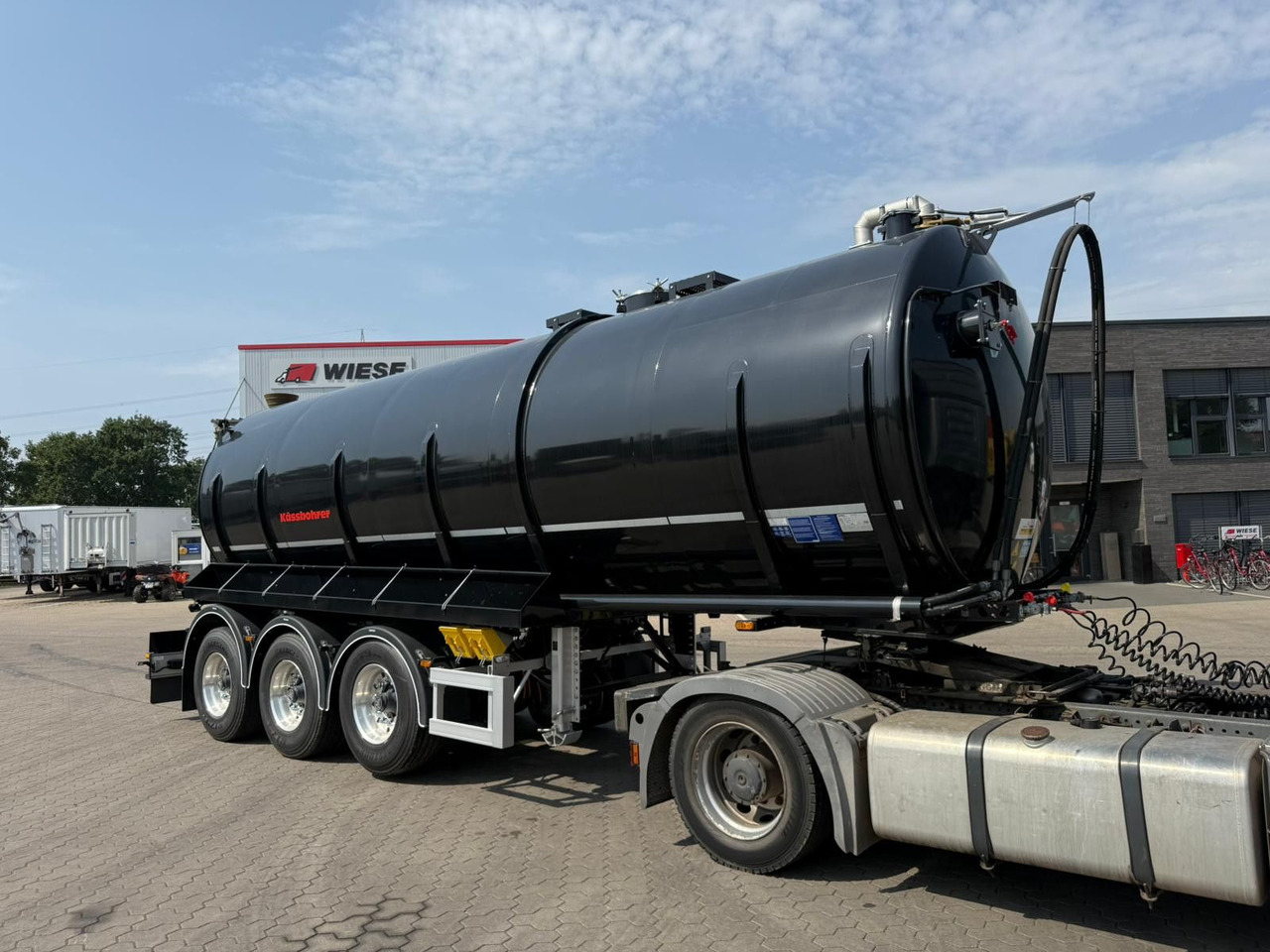Kässbohrer K.STN L 30 Edelstahl Tanker Gülle Naturabfall - Полуприколка цистерна: слика 3 Kässbohrer K.STN L 30 Edelstahl Tanker Gülle Naturabfall - Полуприколка цистерна: слика 3