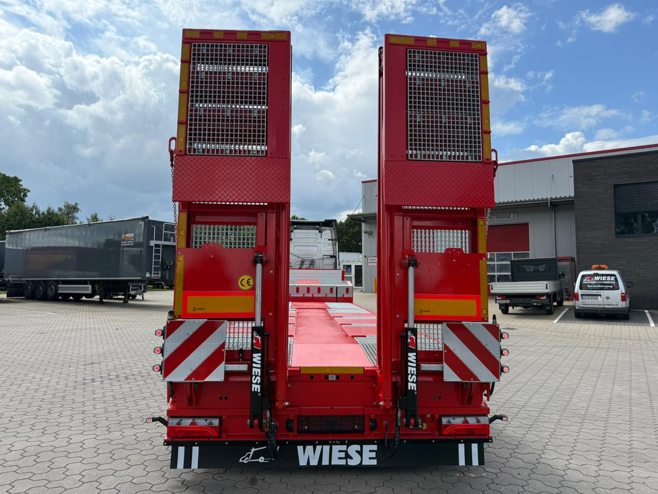 Kässbohrer SLS.HS Tieflader mit hydr. Schwanenhals Kässbohrer SLS.HS Tieflader mit hydr. Schwanenhals - Полуприколка за низок утовар: слика 5 Kässbohrer SLS.HS Tieflader mit hydr. Schwanenhals Kässbohrer SLS.HS Tieflader mit hydr. Schwanenhals - Полуприколка за низок утовар: слика 5