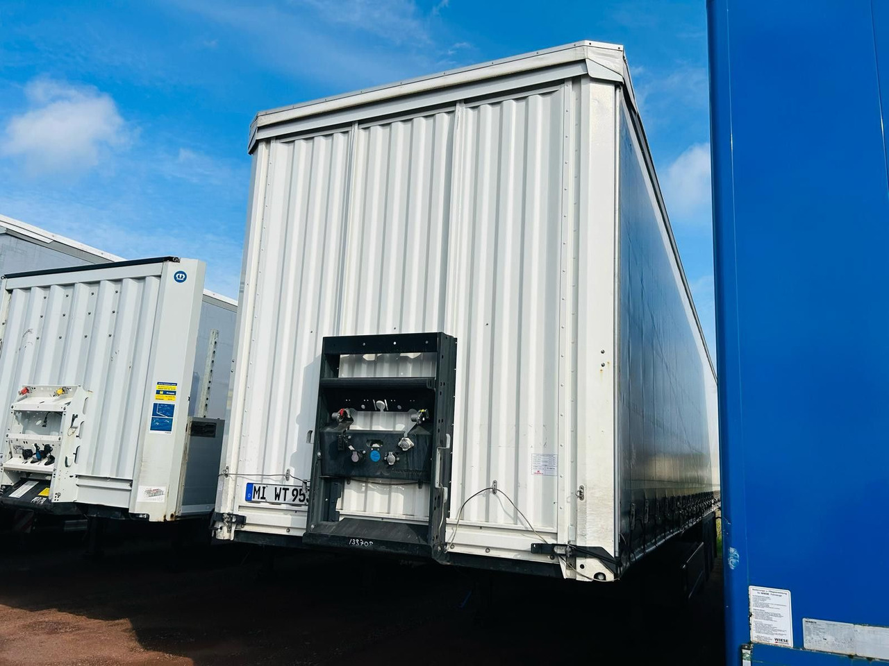 Kässbohrer Schiebeplanen Auflieger - Полуприколка со церада: слика 4 Kässbohrer Schiebeplanen Auflieger - Полуприколка со церада: слика 4