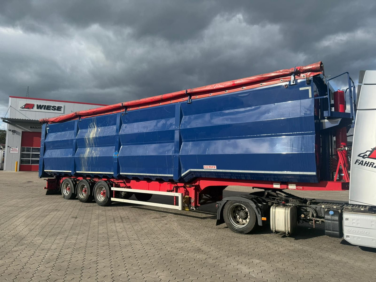 Kempf SKM 35/3 Großraummulde für Schrott 85m³ - Кипер полуприколка: слика 1 Kempf SKM 35/3 Großraummulde für Schrott 85m³ - Кипер полуприколка: слика 1