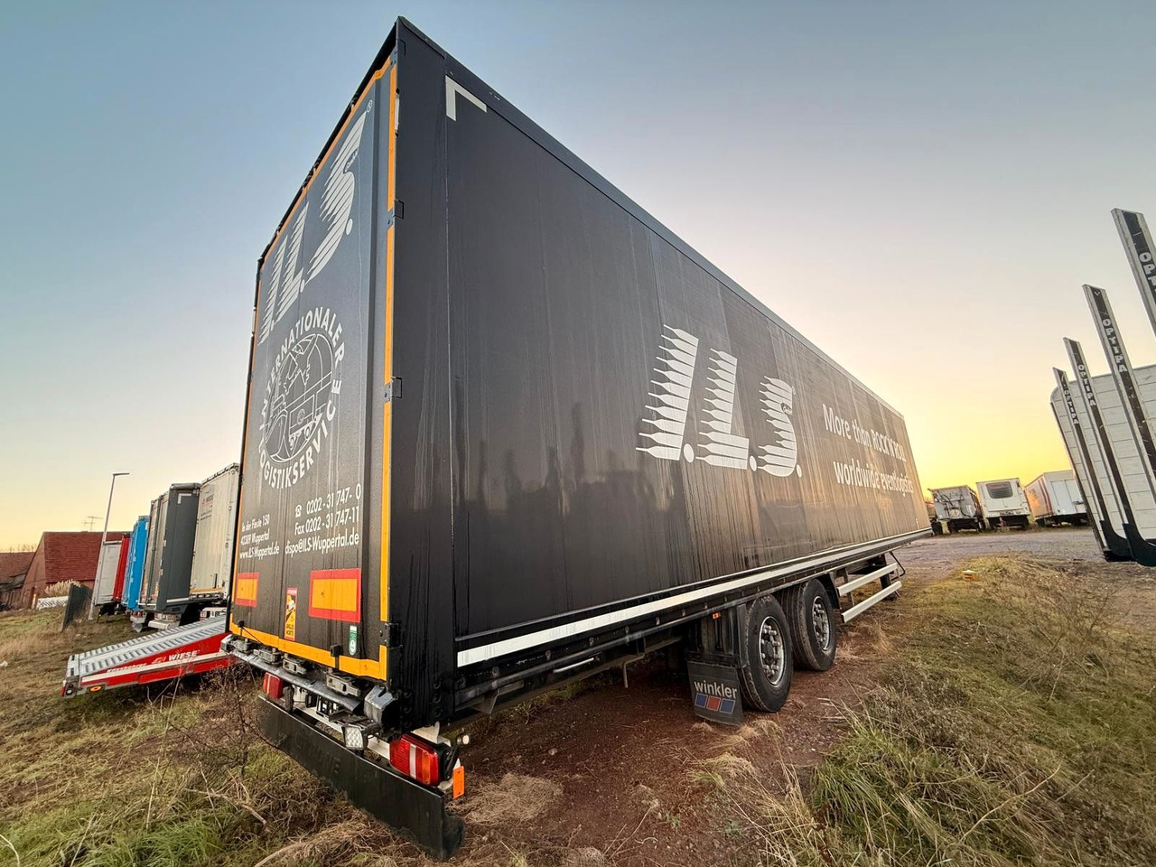 Krone SZ - Mega Koffer mit Rampenhalterung - Полуприколка сандучар: слика 4 Krone SZ - Mega Koffer mit Rampenhalterung - Полуприколка сандучар: слика 4