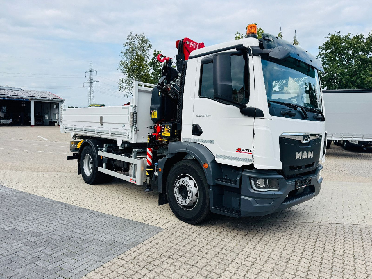 MAN 18.320 4x2 mit Fassi Ladekran Sofort Verfügbar - Кипер, Камион со кран: слика 2 MAN 18.320 4x2 mit Fassi Ladekran Sofort Verfügbar - Кипер, Камион со кран: слика 2
