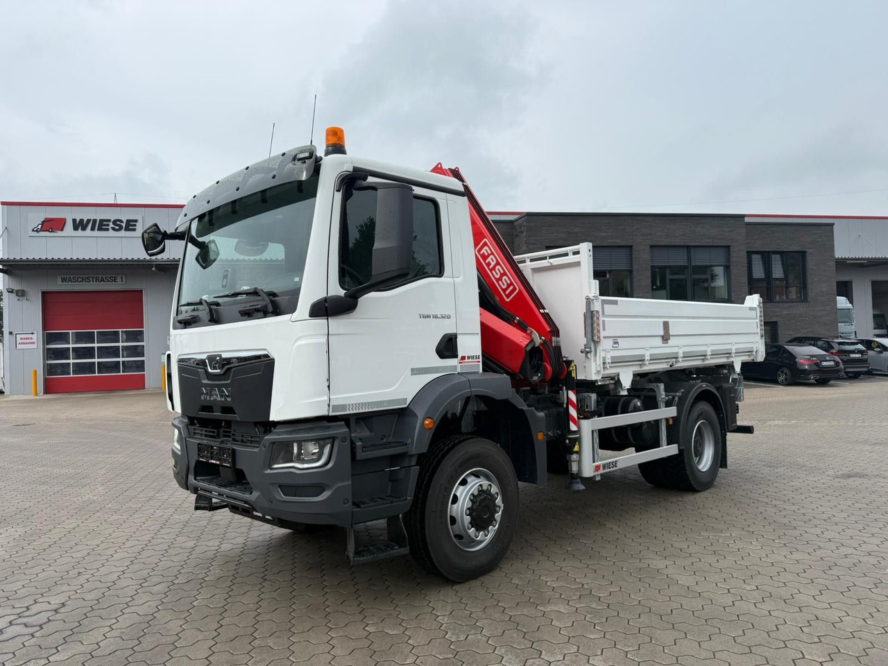 MAN 18.320 4x4 mit Fassi Ladekran Sofort Verfügbar - Кипер, Камион со кран: слика 1 MAN 18.320 4x4 mit Fassi Ladekran Sofort Verfügbar - Кипер, Камион со кран: слика 1
