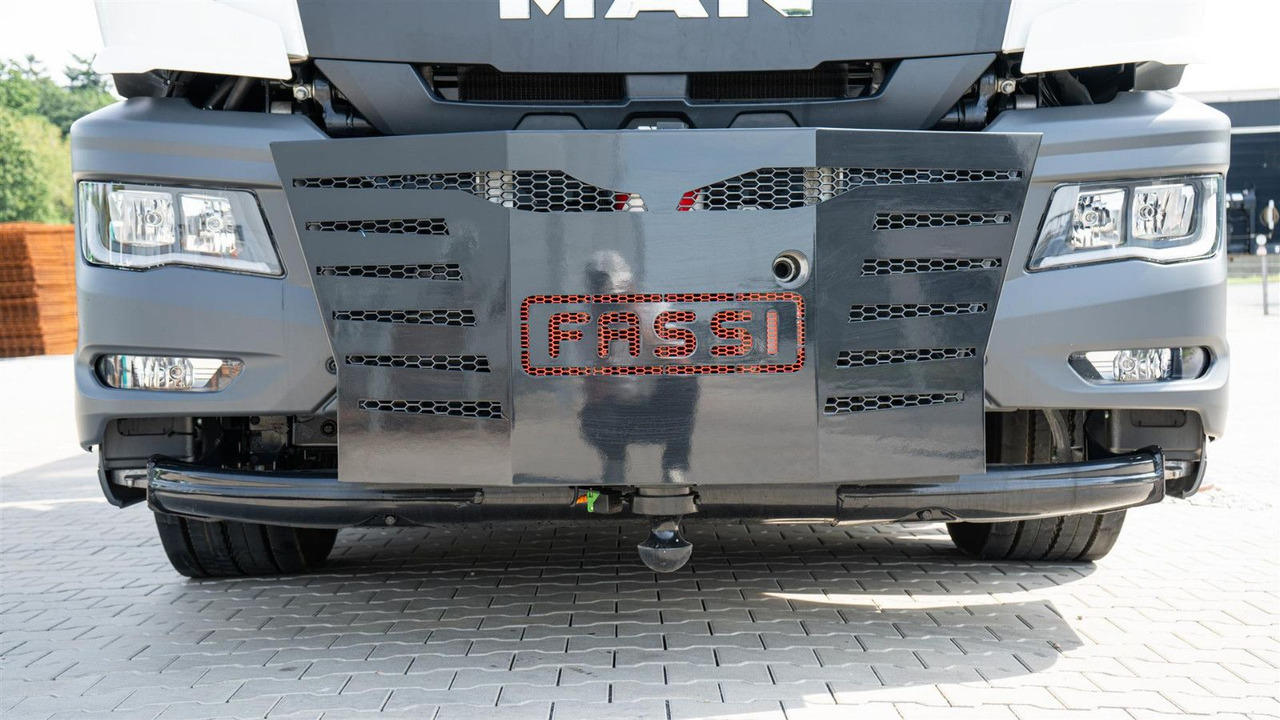 MAN 35.470 8x2 Kran F710 RA2.26 - Камион со кран: слика 3 MAN 35.470 8x2 Kran F710 RA2.26 - Камион со кран: слика 3