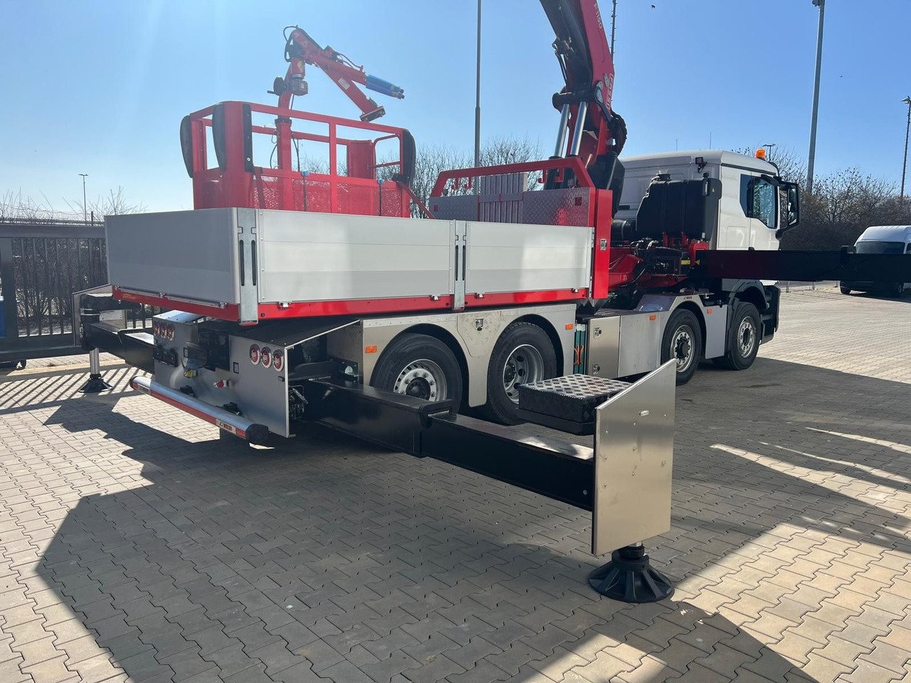 MAN 8x4 mit F1150RA.2.28 L616 Winde, 2.per. Korb - Камион со кран: слика 5 MAN 8x4 mit F1150RA.2.28 L616 Winde, 2.per. Korb - Камион со кран: слика 5