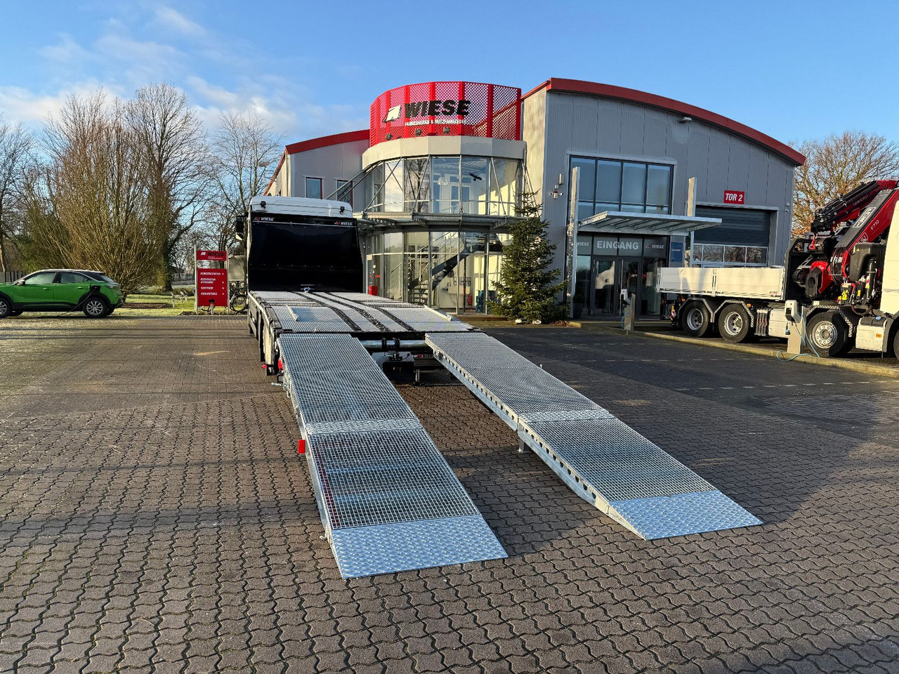 MAN Baumaschinen- Arbeitsbühnentransporter Rampen - Камион со платформа: слика 4 MAN Baumaschinen- Arbeitsbühnentransporter Rampen - Камион со платформа: слика 4