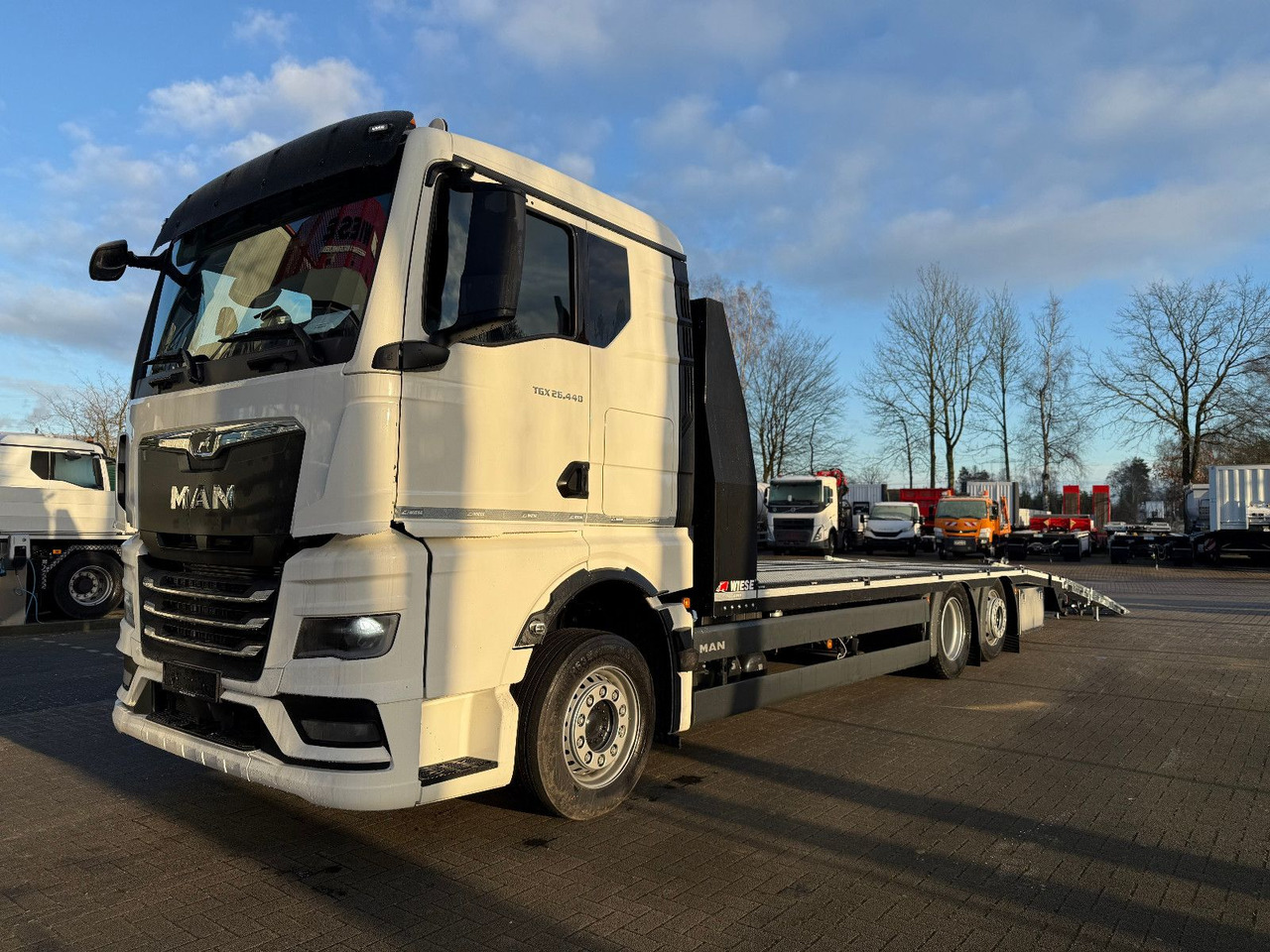 MAN Baumaschinen- Arbeitsbühnentransporter Rampen - Камион со платформа: слика 5 MAN Baumaschinen- Arbeitsbühnentransporter Rampen - Камион со платформа: слика 5