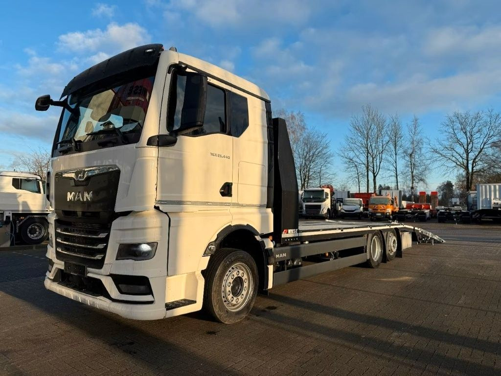 MAN Baumaschinen- Arbeitsbühnentransporter Rampen - Камион со платформа: слика 2 MAN Baumaschinen- Arbeitsbühnentransporter Rampen - Камион со платформа: слика 2