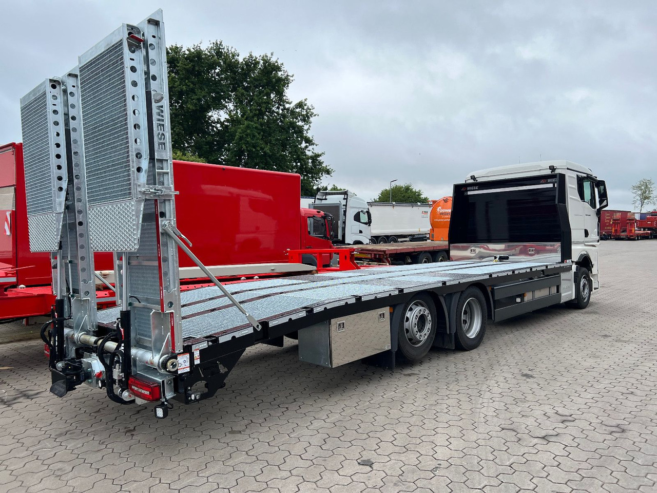 MAN Baumaschinen- Arbeitsbühnentransporter Rampen - Камион за влечење: слика 2 MAN Baumaschinen- Arbeitsbühnentransporter Rampen - Камион за влечење: слика 2