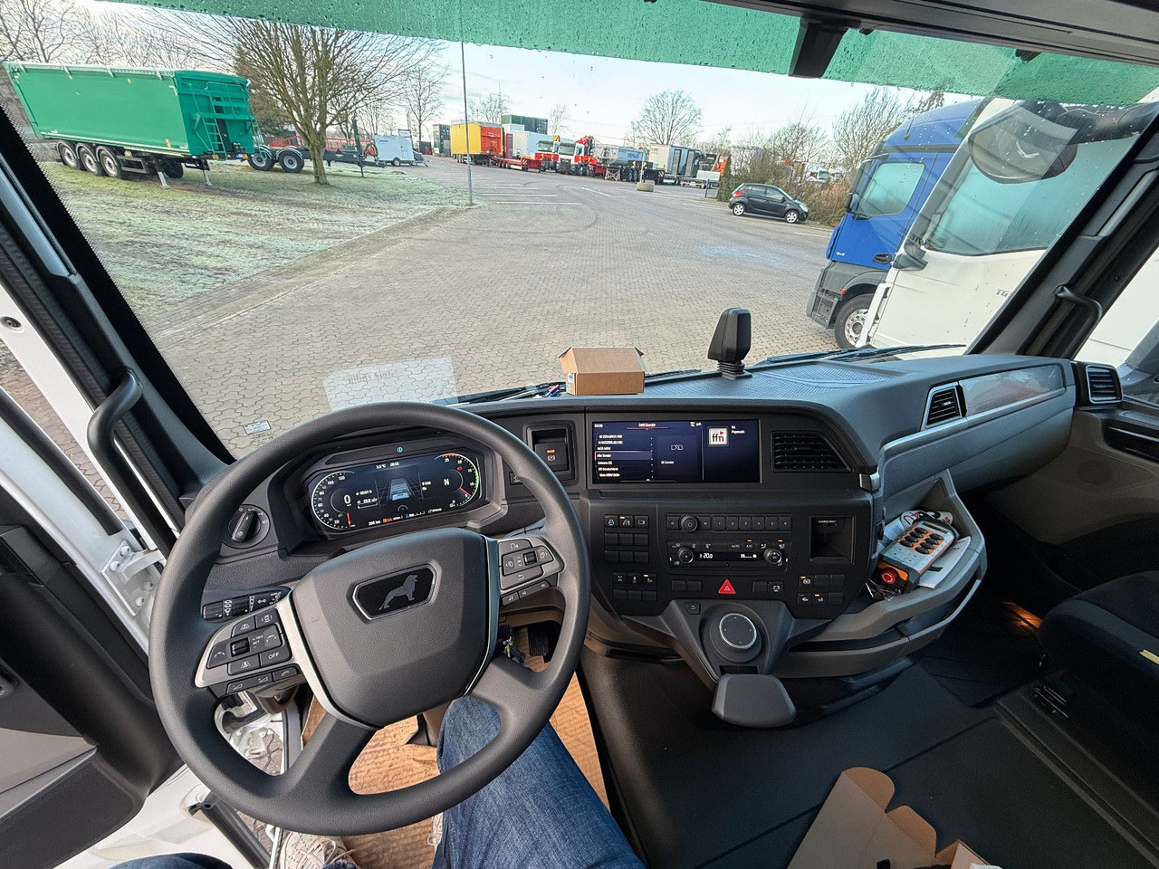 MAN Baumaschinen-  Arbeitsbühnentransporter Rampen - Камион за влечење: слика 4 MAN Baumaschinen-  Arbeitsbühnentransporter Rampen - Камион за влечење: слика 4