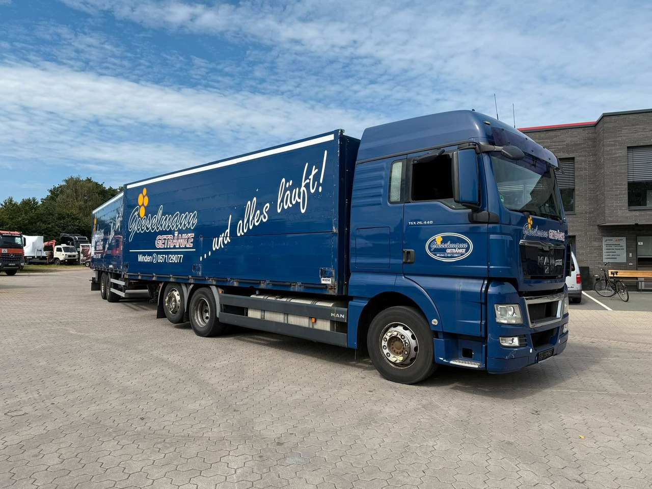 MAN TGA Schwenkwand-Getränkeaufbau incl. Anhänger - Камион за пијалоци: слика 1 MAN TGA Schwenkwand-Getränkeaufbau incl. Anhänger - Камион за пијалоци: слика 1