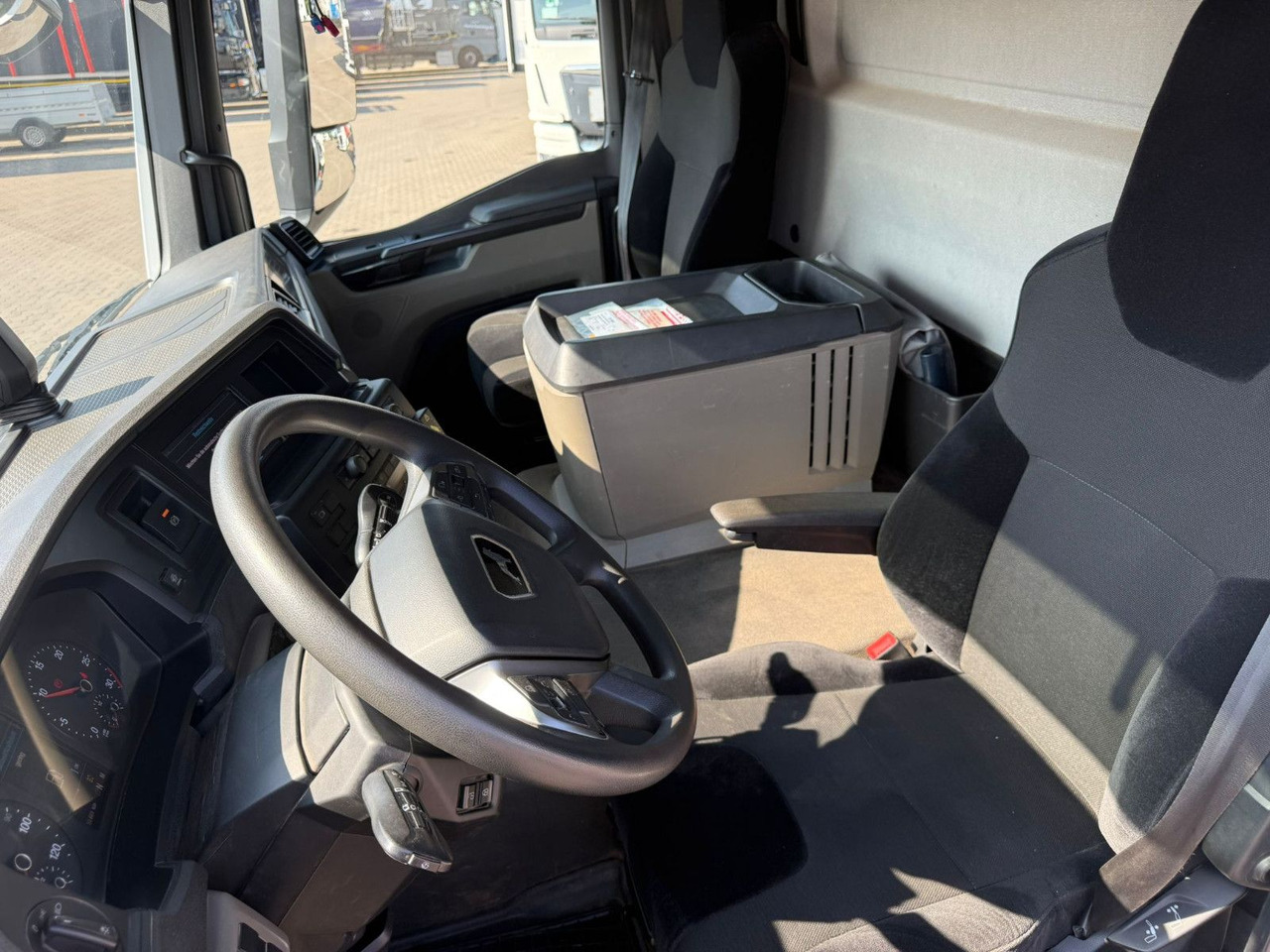 Кипер, Камион со кран MAN TGM 18.320 4x2 BB mit Kran Fassi F135 Kipper: слика 12