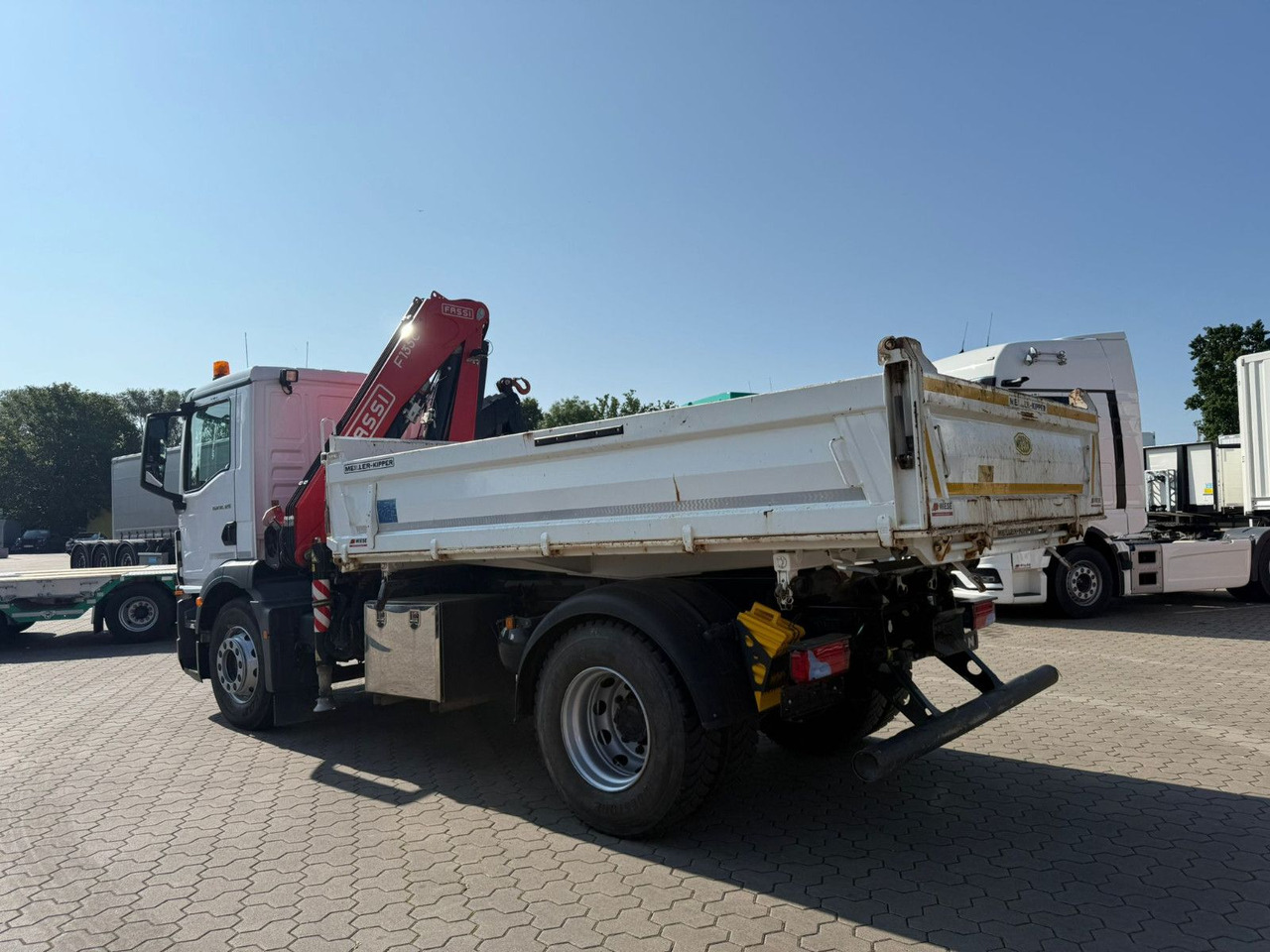 Кипер, Камион со кран MAN TGM 18.320 4x2 BB mit Kran Fassi F135 Kipper: слика 8