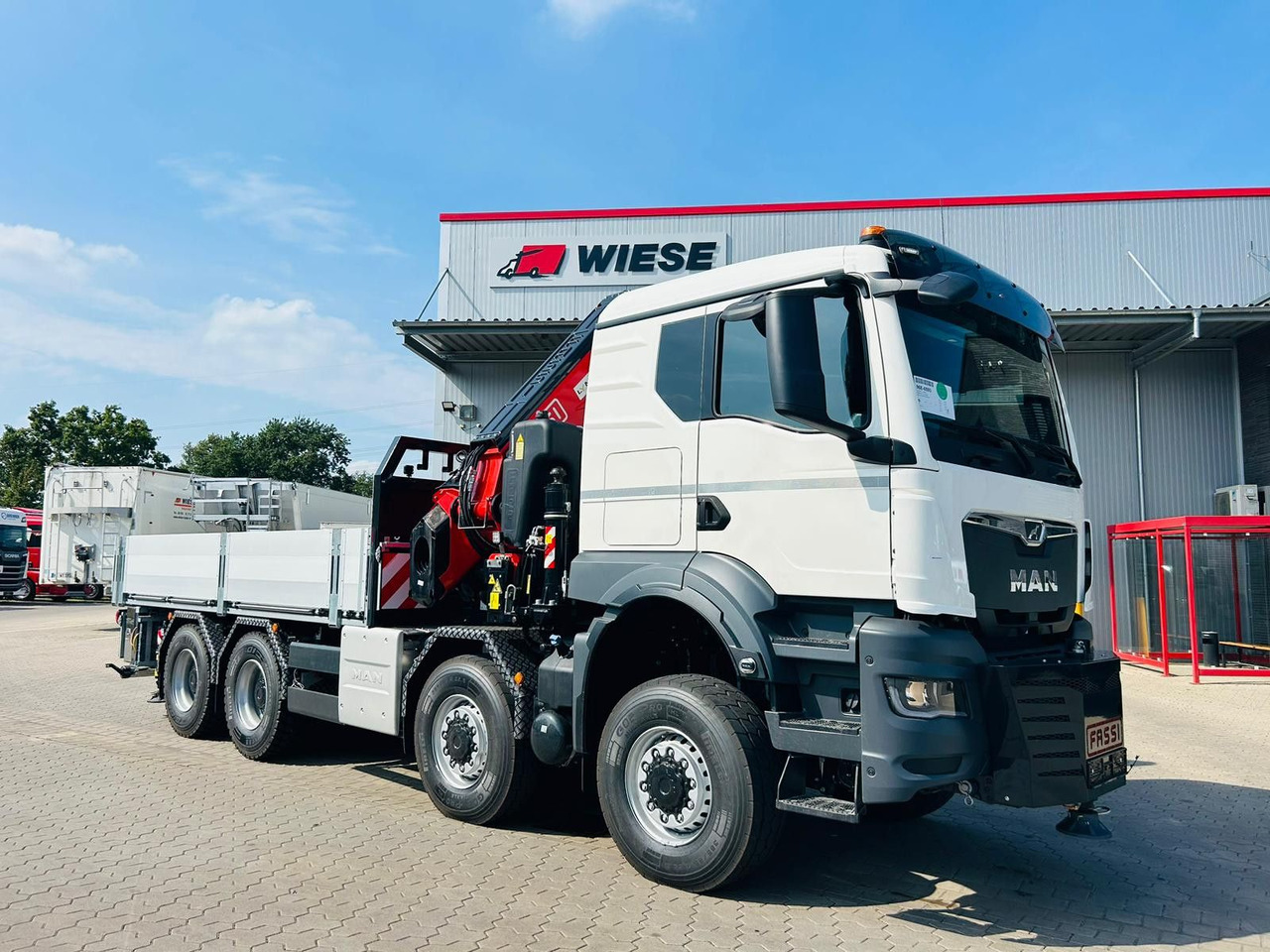 MAN TGS 41.520 8x8 mit Fassi Ladekran F710RA.2.26 - Камион со платформа: слика 4 MAN TGS 41.520 8x8 mit Fassi Ladekran F710RA.2.26 - Камион со платформа: слика 4