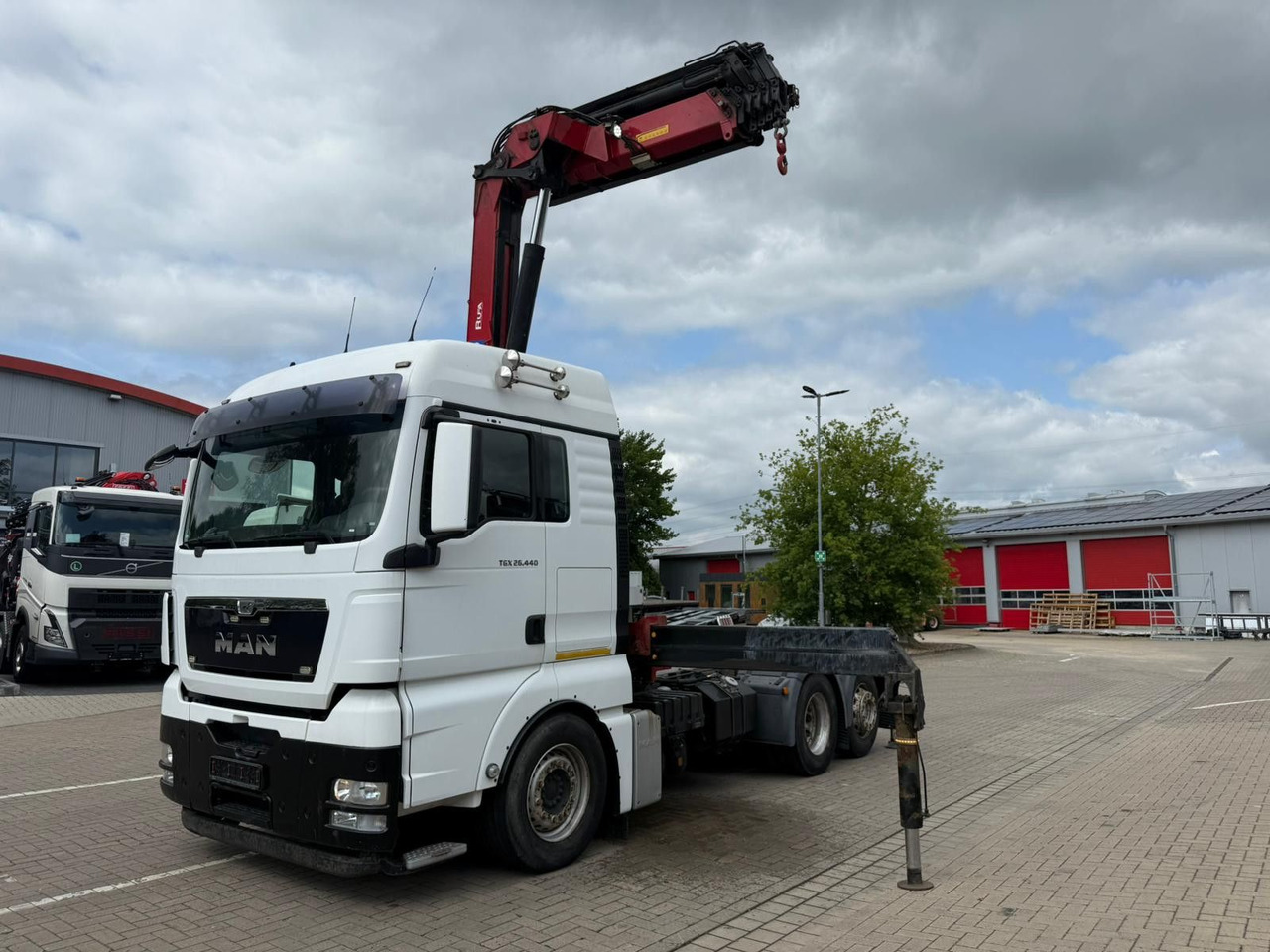MAN TGX 26.440 6x2 mit HMF 3000-5 Kran TÜV NEU - Камион со кран: слика 1 MAN TGX 26.440 6x2 mit HMF 3000-5 Kran TÜV NEU - Камион со кран: слика 1