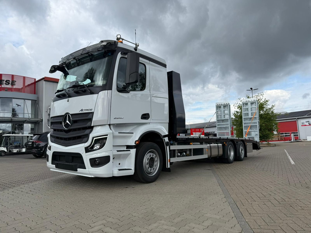 Mercedes-Benz Actros mit Rampen, Maschinentransporter - Камион за влечење: слика 1 Mercedes-Benz Actros mit Rampen, Maschinentransporter - Камион за влечење: слика 1