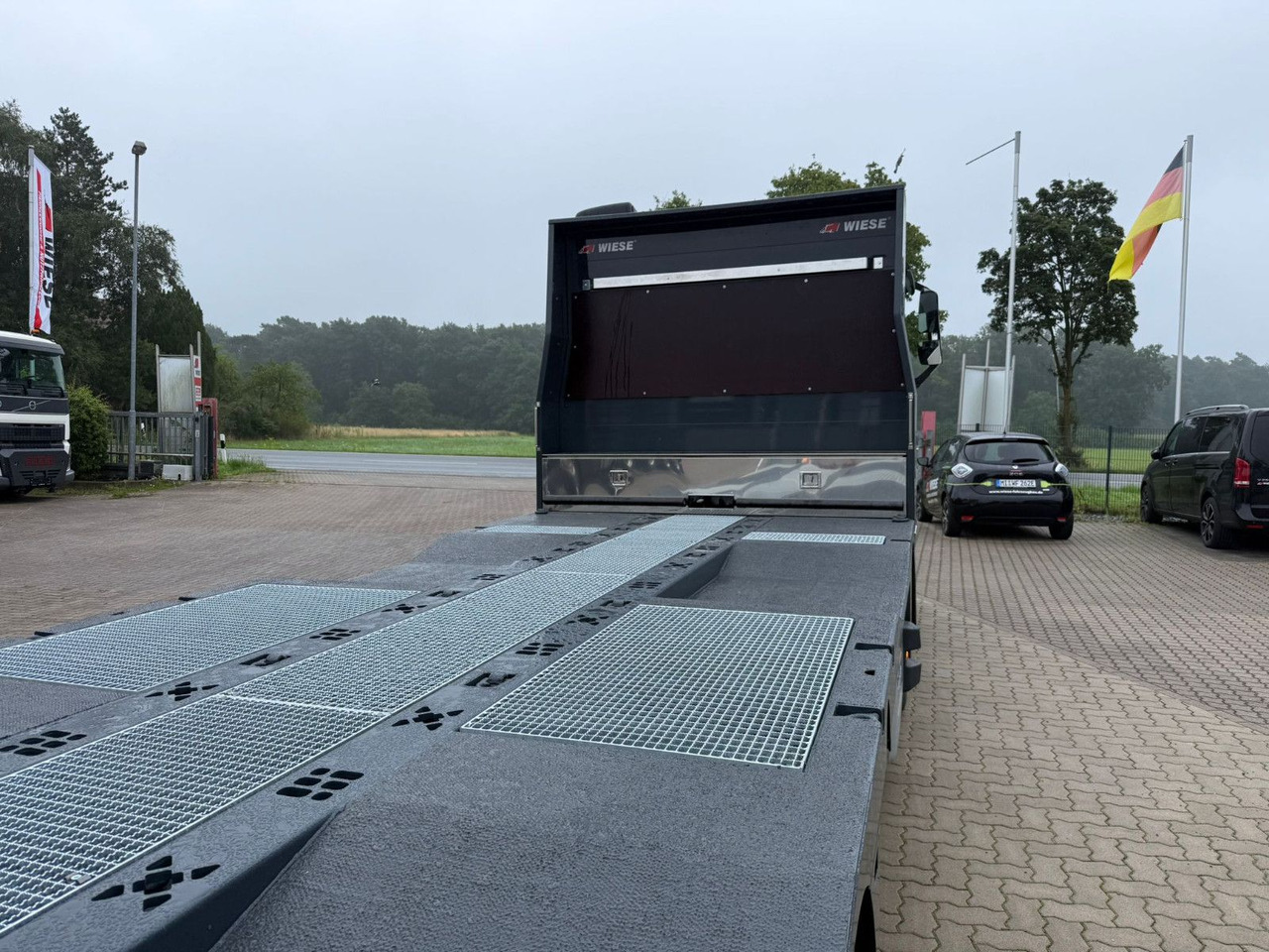 Volvo Arbeitsbühnen Baumaschinentransporter mit Rampen - Автотранспортен камион: слика 5 Volvo Arbeitsbühnen Baumaschinentransporter mit Rampen - Автотранспортен камион: слика 5