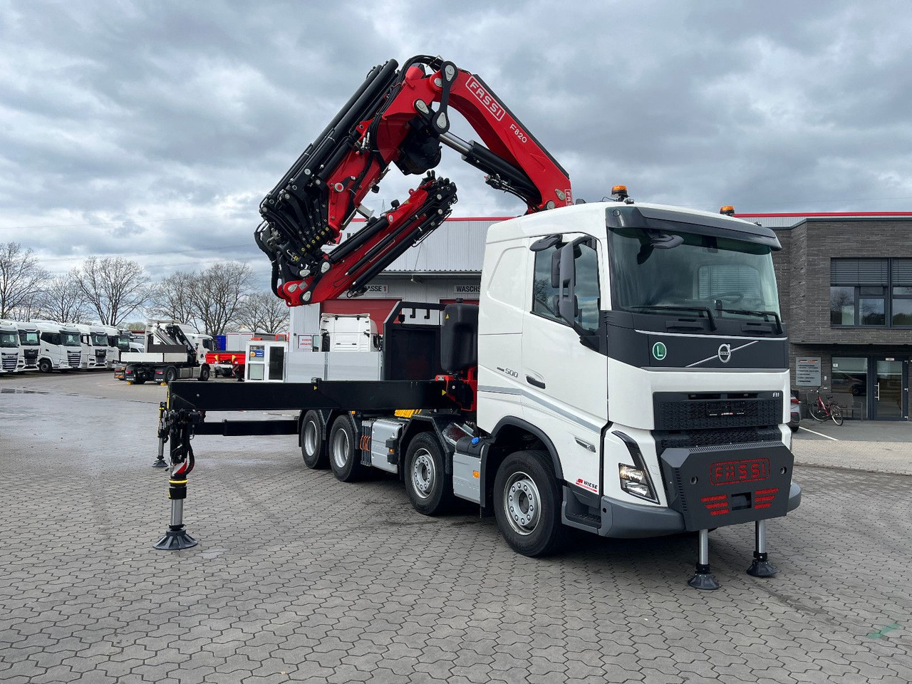 Volvo FH 500 8x4 Kran F820 RA2.27 Jib & Winde Sofort - Камион со кран: слика 1 Volvo FH 500 8x4 Kran F820 RA2.27 Jib & Winde Sofort - Камион со кран: слика 1
