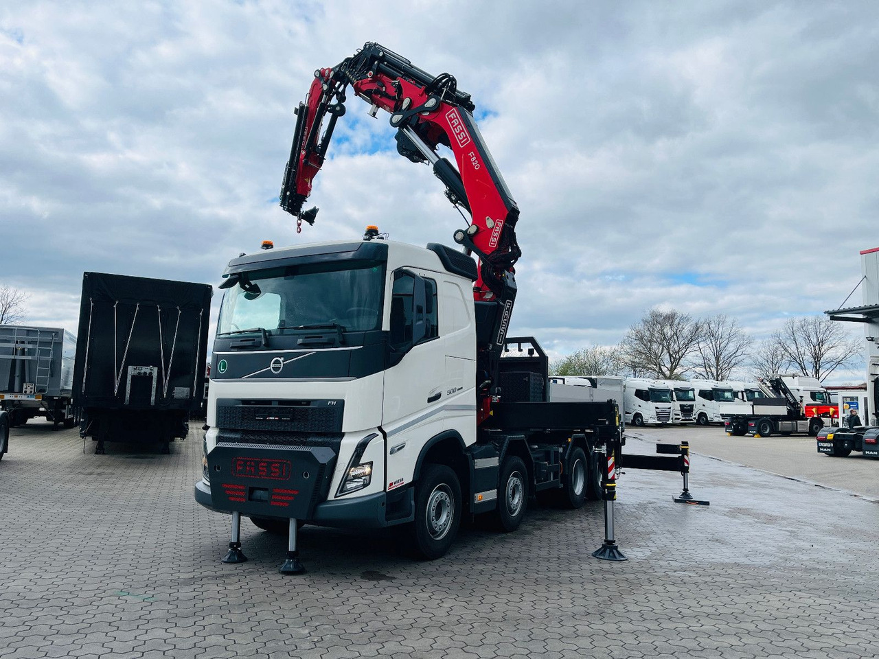 Volvo FH 500 8x4 Kran F820 RA2.27 Jib & Winde Sofort - Камион со кран: слика 3 Volvo FH 500 8x4 Kran F820 RA2.27 Jib & Winde Sofort - Камион со кран: слика 3
