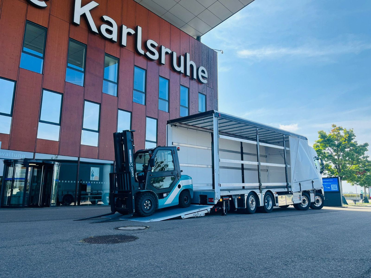 Volvo FH 500 Gabelstaplertransporter LBW 9t Dhollandia - Камион со церада: слика 5 Volvo FH 500 Gabelstaplertransporter LBW 9t Dhollandia - Камион со церада: слика 5