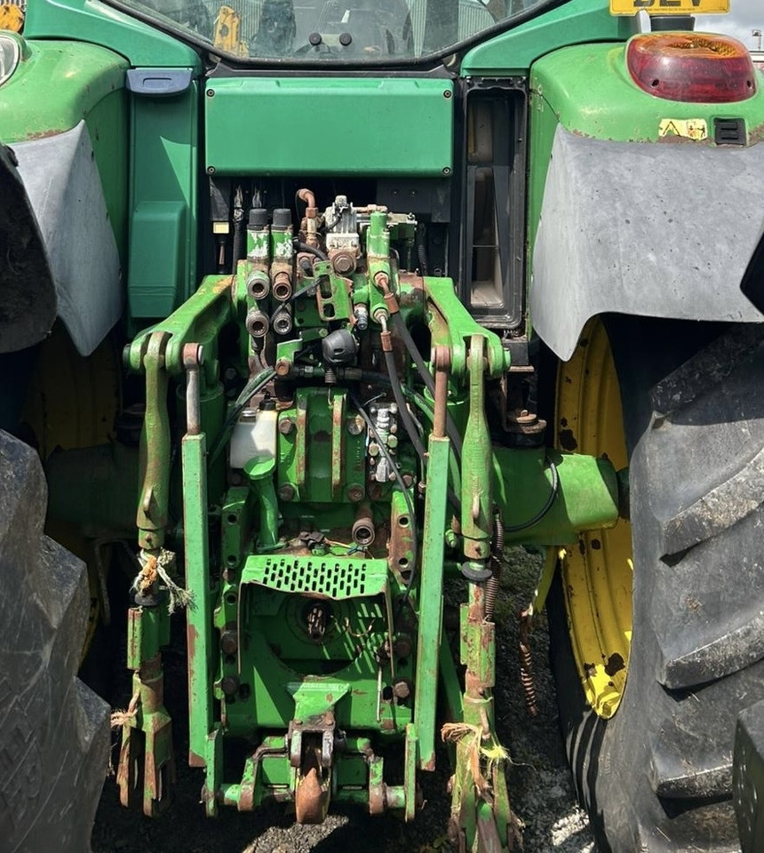 JOHN DEERE 6820 - Трактор: слика 2 JOHN DEERE 6820 - Трактор: слика 2