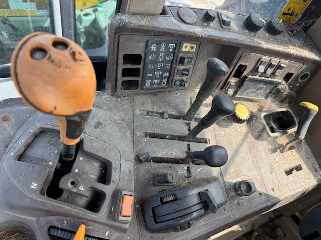JOHN DEERE 6820 - Трактор: слика 5 JOHN DEERE 6820 - Трактор: слика 5