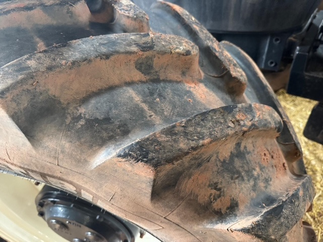 NEW HOLLAND T6.180 - Трактор: слика 3 NEW HOLLAND T6.180 - Трактор: слика 3