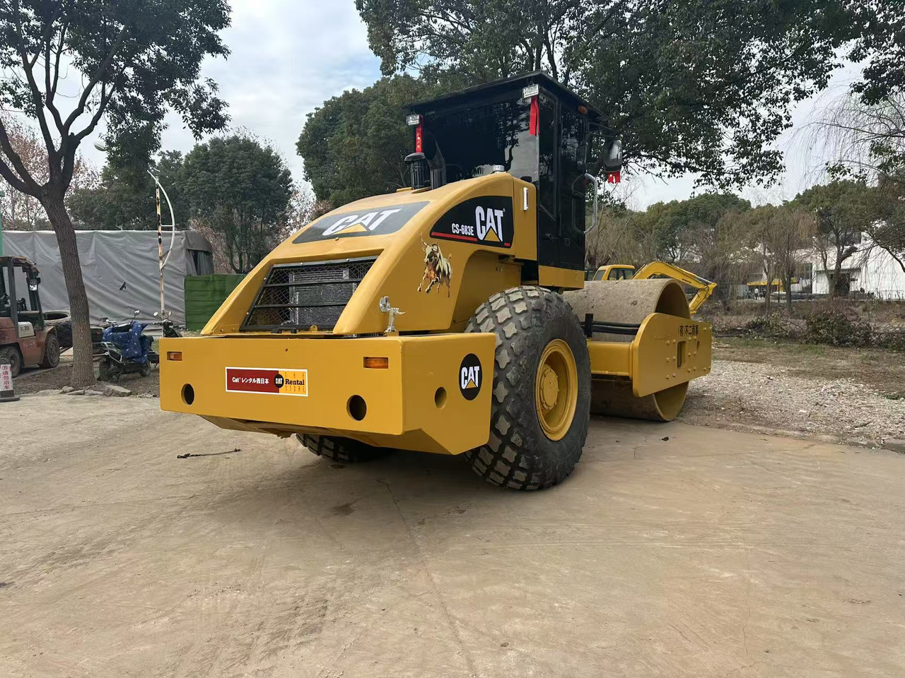 CATERPILLAR CS683E - Компактор: слика 2 CATERPILLAR CS683E - Компактор: слика 2