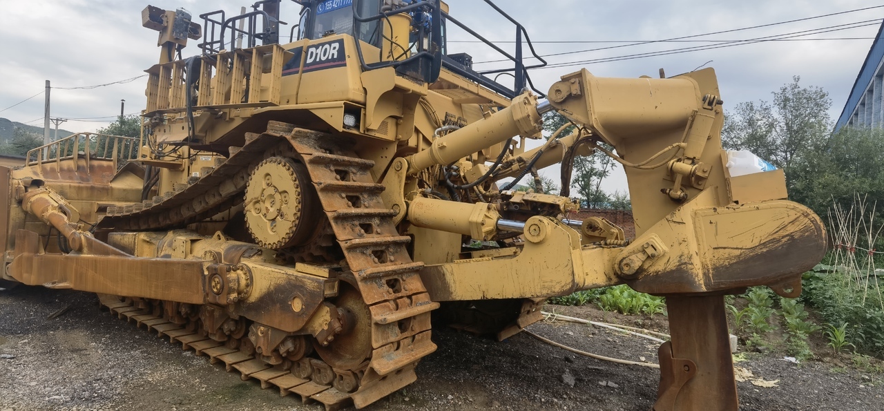 CATERPILLAR D10R - Булдожер: слика 1 CATERPILLAR D10R - Булдожер: слика 1