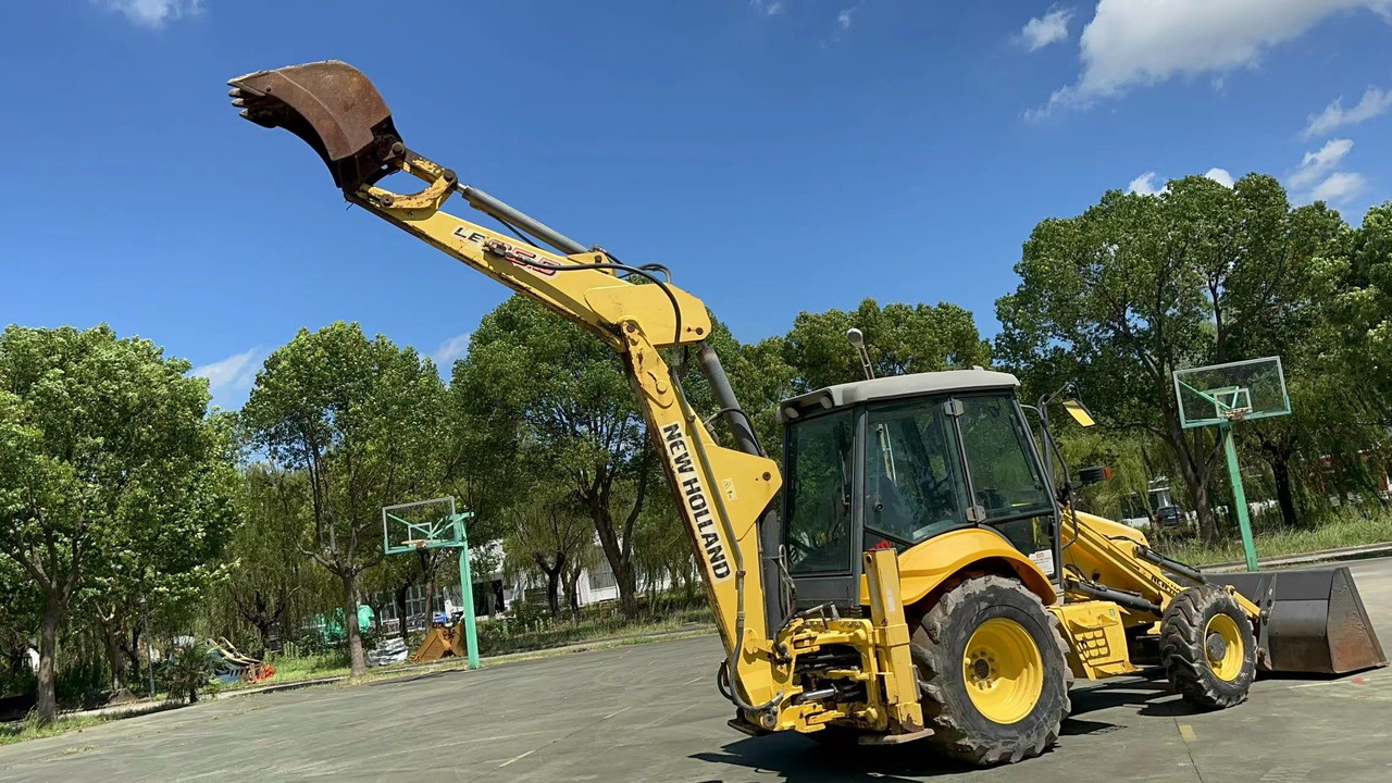 CNH LB95B-4PT - Ровокопач: слика 3 CNH LB95B-4PT - Ровокопач: слика 3