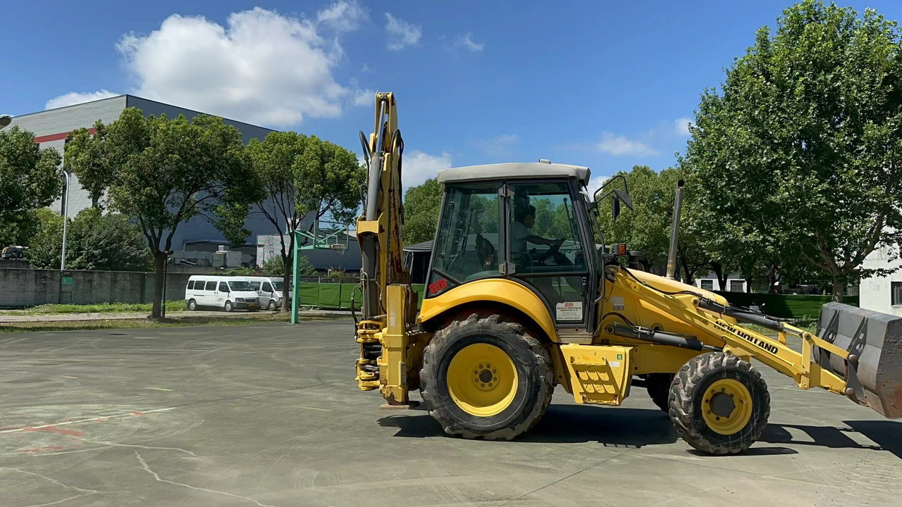 CNH LB95B-4PT - Ровокопач: слика 3 CNH LB95B-4PT - Ровокопач: слика 3