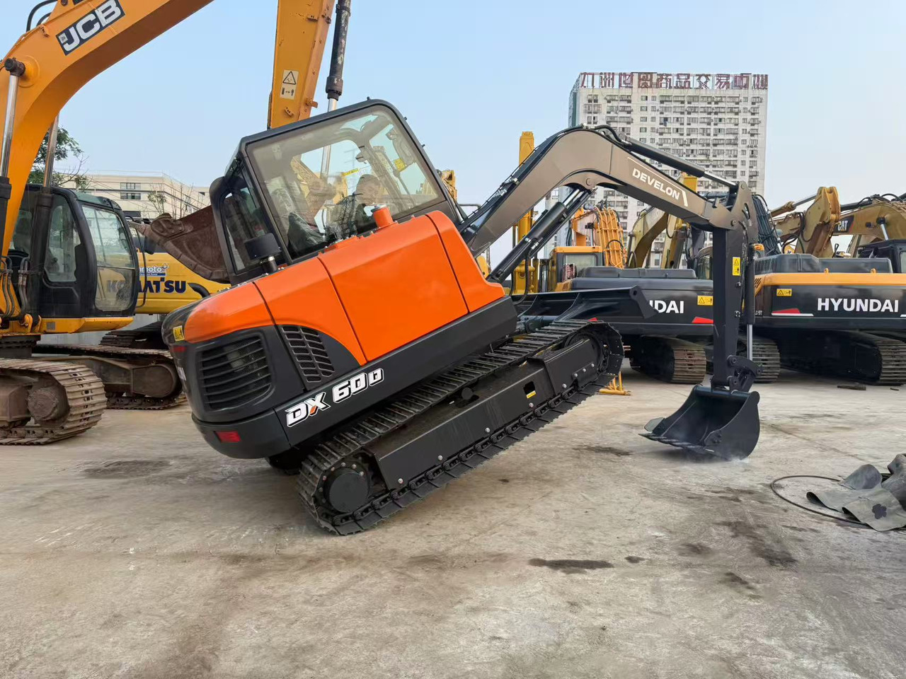DOOSAN DX60D-10 - Багер гасеничар: слика 2 DOOSAN DX60D-10 - Багер гасеничар: слика 2