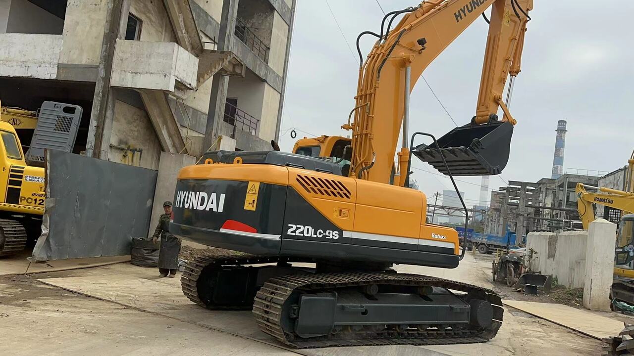 HYUNDAI 220LC-9S - Багер гасеничар: слика 3 HYUNDAI 220LC-9S - Багер гасеничар: слика 3