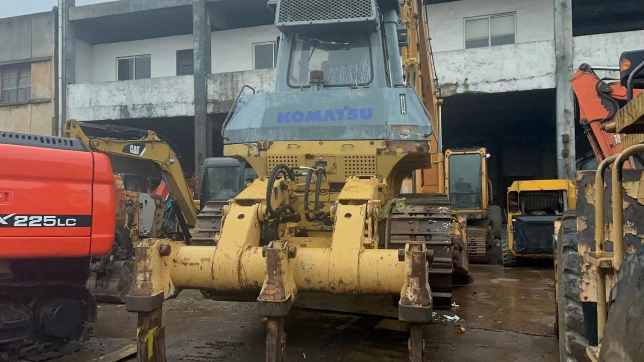 KOMATSU D85 - Булдожер: слика 2 KOMATSU D85 - Булдожер: слика 2