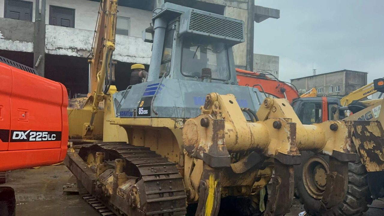 KOMATSU D85 - Булдожер: слика 1 KOMATSU D85 - Булдожер: слика 1