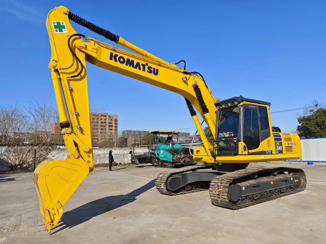 KOMATSU PC240LC-8N1 - Багер: слика 1 KOMATSU PC240LC-8N1 - Багер: слика 1