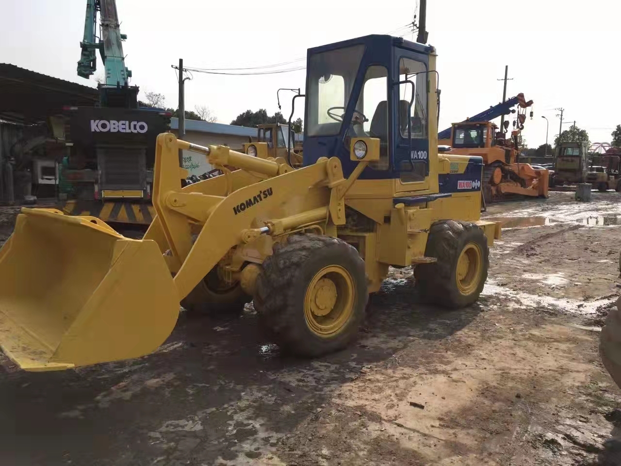 KOMATSU WA100 - Натоварувач на тркала: слика 2 KOMATSU WA100 - Натоварувач на тркала: слика 2