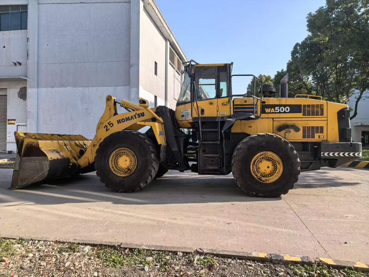 KOMATSU WA500-6 - Натоварувач на тркала: слика 2 KOMATSU WA500-6 - Натоварувач на тркала: слика 2