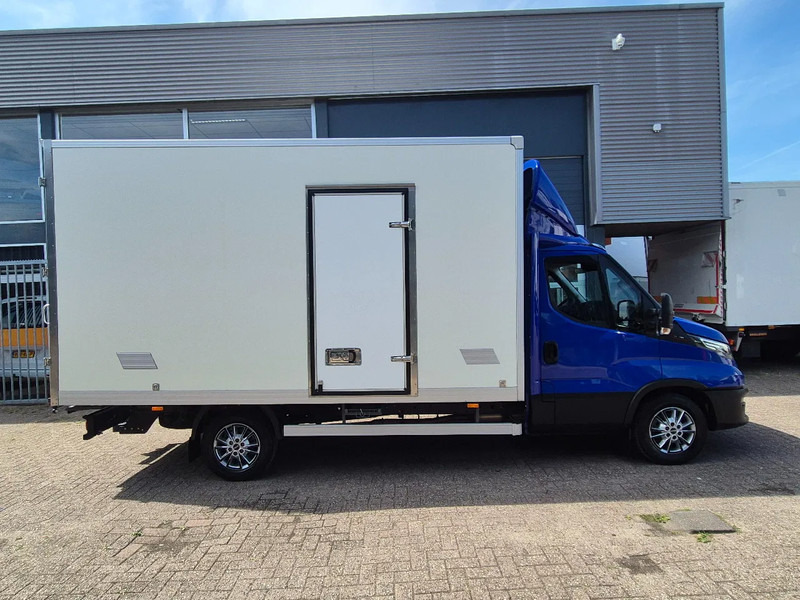 Iveco Daily 35S18 3.0D Koffer/ Xenon/ Airco - Комбе фургон: слика 2 Iveco Daily 35S18 3.0D Koffer/ Xenon/ Airco - Комбе фургон: слика 2