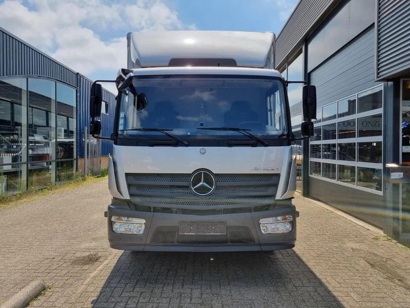 Mercedes-Benz Atego 1218 Koffer/ Ladebordwand/ Airco/ Grau Metallic - Камион сандучар: слика 4 Mercedes-Benz Atego 1218 Koffer/ Ladebordwand/ Airco/ Grau Metallic - Камион сандучар: слика 4