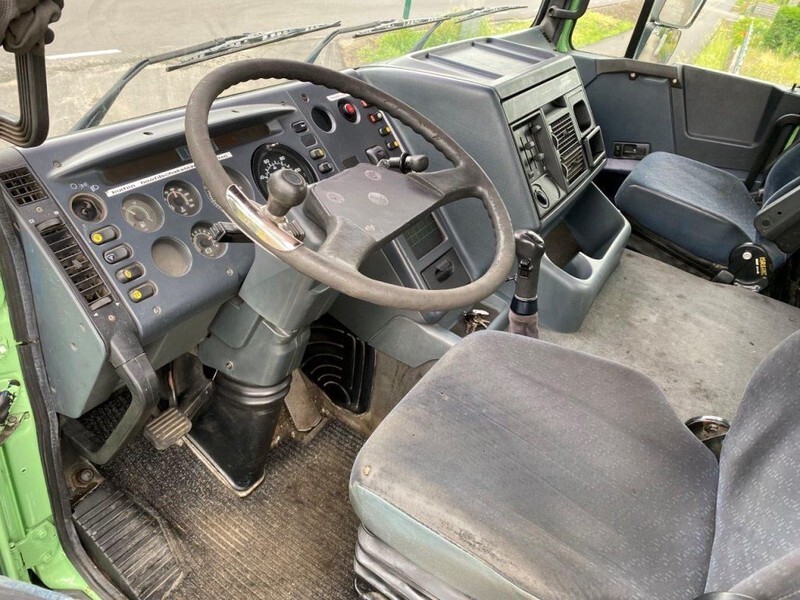 Interior photo 1: Камион со кран DAF 95 ATi 360 8X2 STEEL SPRING HIAB 166B-2 Duo Interior photo 1: Камион со кран DAF 95 ATi 360 8X2 STEEL SPRING HIAB 166B-2 Duo