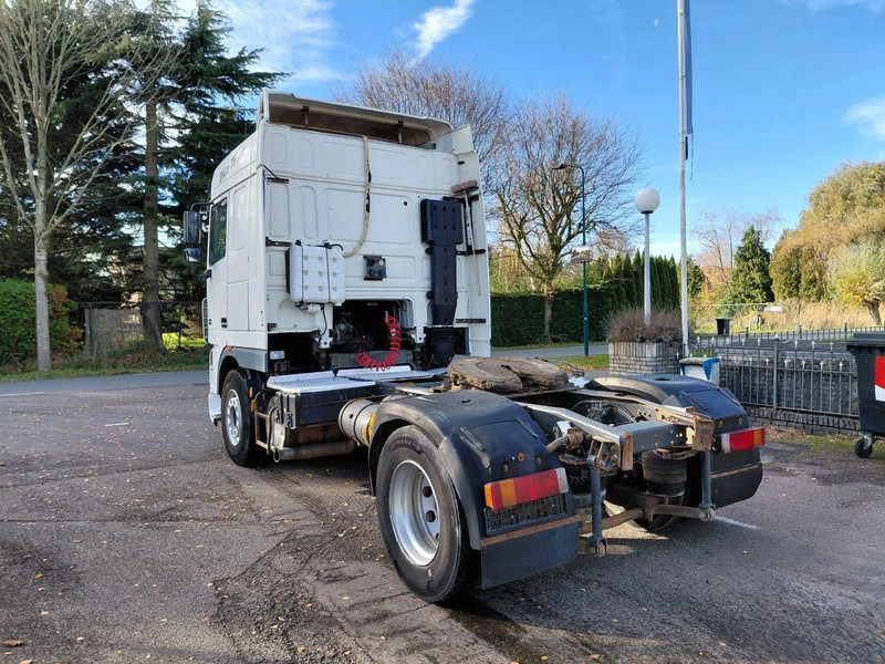 DAF XF 95.430 4x2 MANUAL ZF GEARBOX !! EURO 3 Engine !! - Камион влекач: слика 4 DAF XF 95.430 4x2 MANUAL ZF GEARBOX !! EURO 3 Engine !! - Камион влекач: слика 4